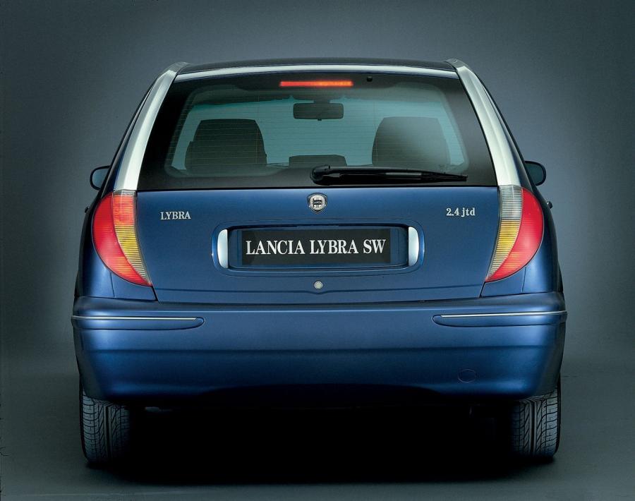  Lancia Lybra SW 1999 года  (фото 31 из 57)